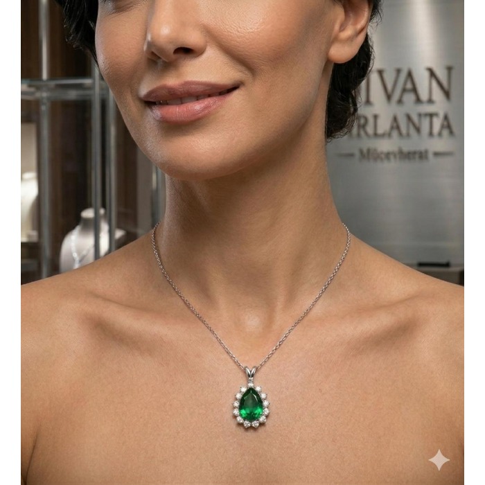 0,54 Karat Pırlanta Zümrüt Kolye